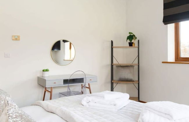 Serene Riverside 6BR Luxury Retreat in Curdridge - Photo 27