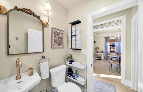 Fully Restored cottage, AMAZING game room, hot tub - Foto 19