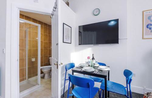 Jephsons Lodge Studio 8 - Free Parking, Netflix, Prime & Disney - Foto 18