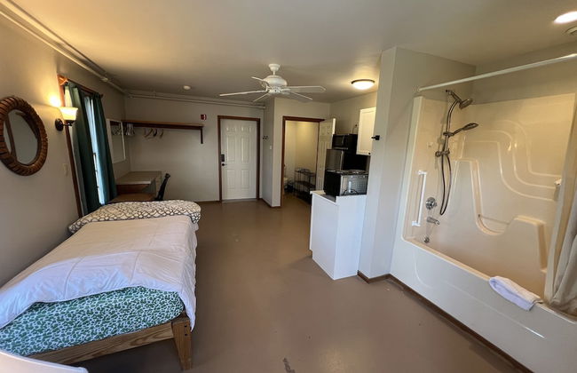 Home On The Connecticut - Photo 2