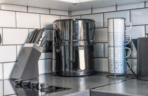 #82 Stylish Shirley Home - Sleeps 8 - NEC Solihull BHX - " Perfect for Contractors and Families - Free Parking" - Foto 17