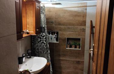 Litheon House - Photo 2