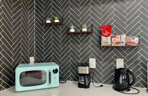 Uniquely remodeled historical district home - Foto 48