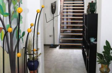 Casa llena de vida con patio y terraza - Photo 1
