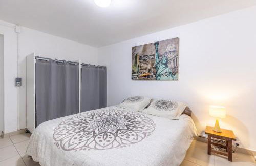 LB Vacation Rentals I Quiet Large 3-Bedroom Apartment with Terrace, Garden & Incredible Mountain View - Foto 27