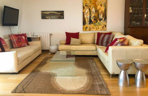 Lisbon Oriente River View w/ Balcony&Garage - Photo 8