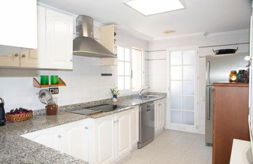 Vistas Increíbles y Confort en 1ª Línea de Playa - Photo 29