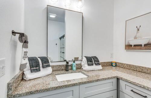 Modern Pensacola Vacation Home with Private Pool! - Foto 20