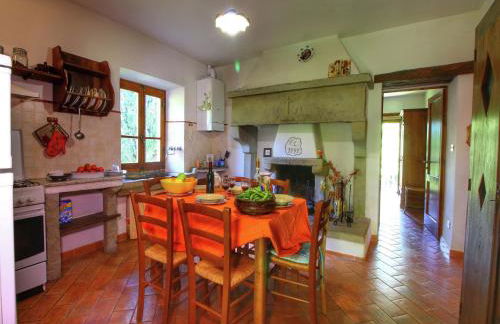 Rustic Holiday Home in Ortignano with Swimming Pool - Foto 24