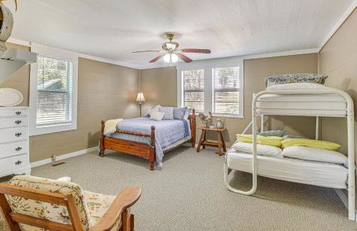 2 Mi to Lake Lineville Farmhouse with Fire Pit - Foto 16