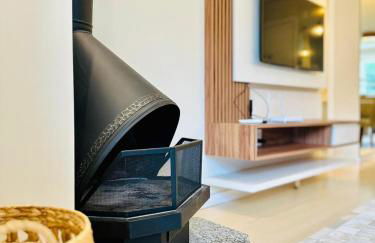 Apê com Lareira a 260m da Catedral de Pedra - Foto 1