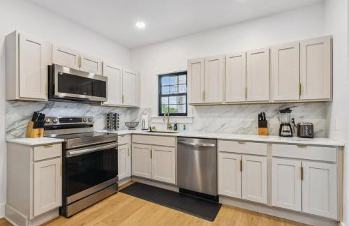 Luxury Olivewood Oasis - 13 mins to Cleveland - Foto 16