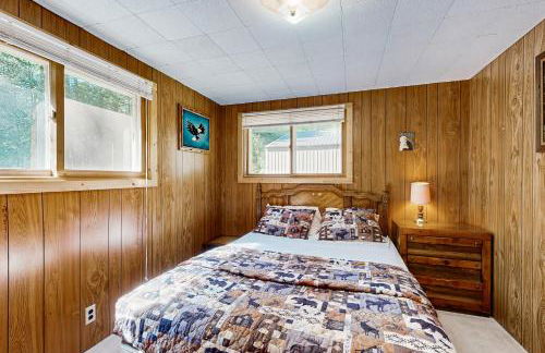 Quaint Lake Escape - Photo 13