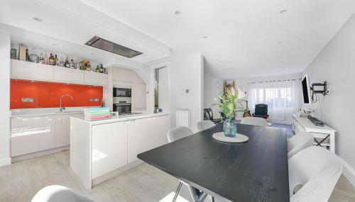 Spacious and Elegant Home with a Beautiful Garden - Foto 3