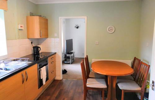 Spacious semi detached house - Photo 5