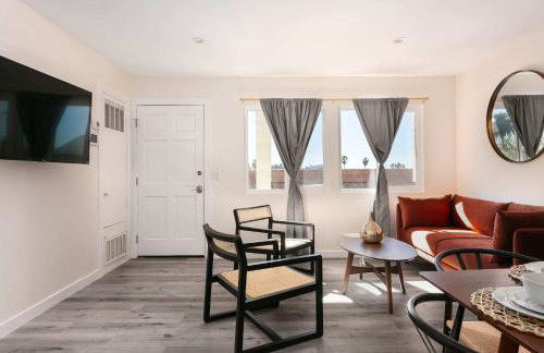 Unwind in Spacious 2BR Apt Sleeps 6 with Parking - Foto 4