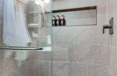 8 Mi to Farragut State Park Wooded Cabin Escape! - Photo 11