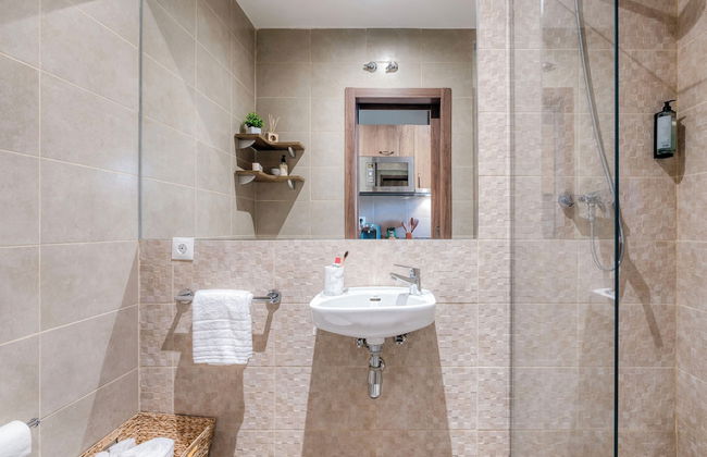 Livensa Living Studios Valencia Marina Real - Photo 15