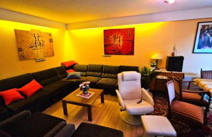 Winterberg Appartement 6 Pers aan Skilift grootste Skigebied nabij Bikepark Unieke locatie met zeer rustige tuin in het bos en het gezellige centrum leuke cafes restaurants en gratis zwembad sauna relax speelruimte parkeerplaats naast Der Brabander - Foto 33