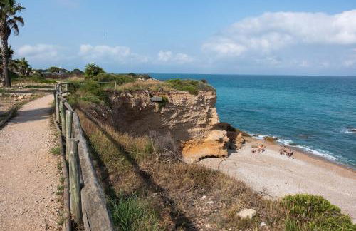 Ground floor apartment on the seafront with pool - Foto 45