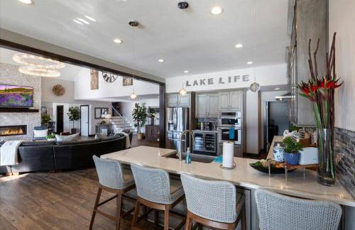 LOTO Pointe, Updated Luxury Home w/ Boat & PWC Slip, Boat Ramp, Firepits, Pool Table & More! - Foto 8