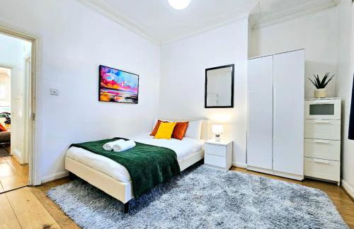 Spacious & Cosy 2 Bedroom Home plus 2 Sofa-beds with Private Entrance and Back Patio, 3 min walk to Earl's Court Station - Photo 21