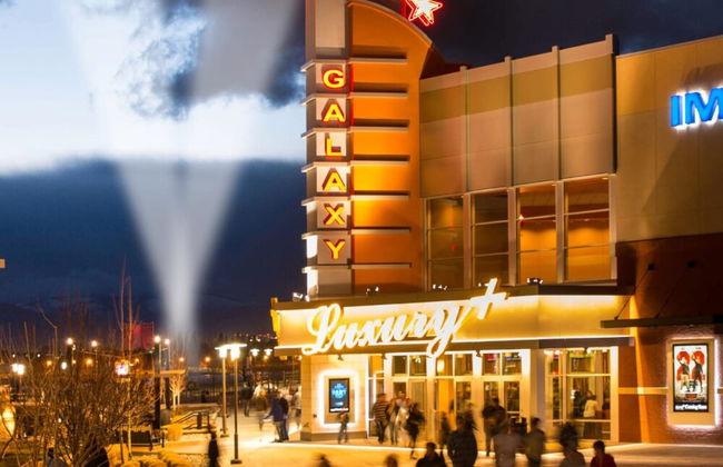 Stylish Sleek 4BR Nevada Home Near Downtown Reno - Foto 34