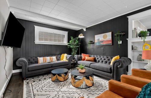 Roomy Central Hub, Games, Fire Pit & Downtown Fun - Foto 31