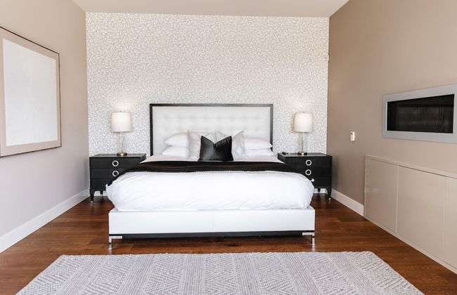 Lakeview Luxury Home in Vineyard w Infinity Pool hot tub - Photo 23