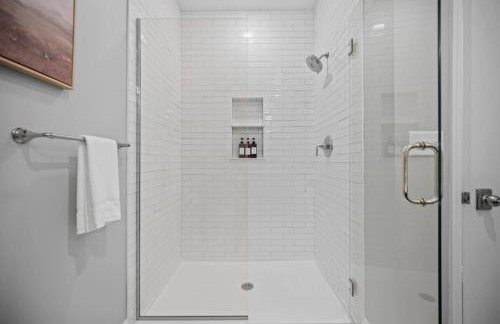 Stunning Penthouse Double King Suite on Butler Street with rooftop deck and free off street parking - Foto 33