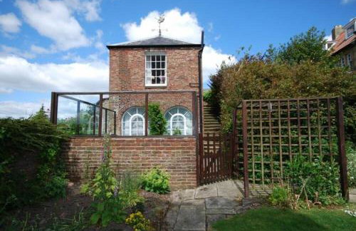 The Old Watchtower - Photo 2