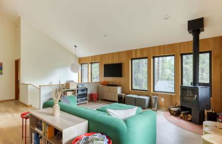 Rustic Arch Cape Getaway w/ Vibrant Interior Walk to the Beach Cape Wonder - Foto 14