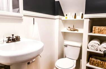 Wildland Loft Serene Mountain Retreat w Fireplace AC Fire Pit Hammock Outdoor Lounge Area Record Player Pets OK - Foto 20