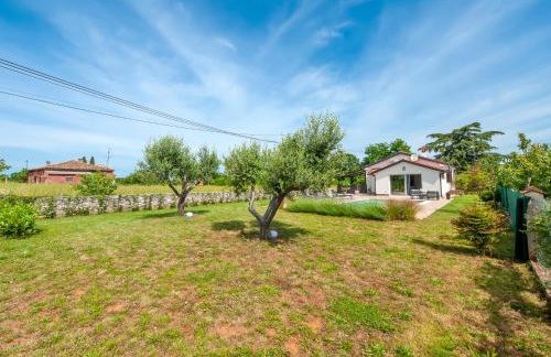 Cozy House with Pool near Rovinj - Photo 36