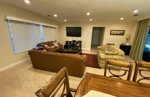 Deerfield Beach heated pool house - Photo 49