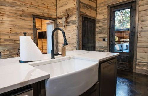 The Blaylock Cabin, 2 King, Hot Tub, Pet Friendly! - Foto 33