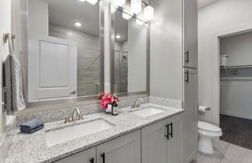 Modern 2BR Poolside Patio Suite in North Austin - Foto 32