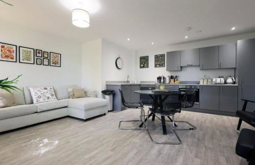 Modern Comfort Near Castle St with WiFi & Parking! - Foto 3