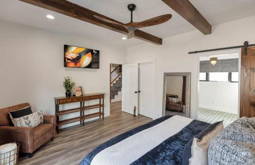 Lux Riverfront Retreat- Hot Tub, Game Room, Views! - Photo 21