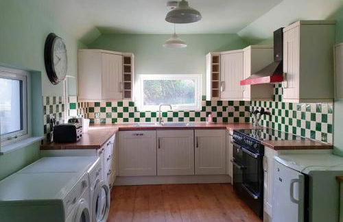 Peacock cottage- Two bedroom country cottage. - Photo 6