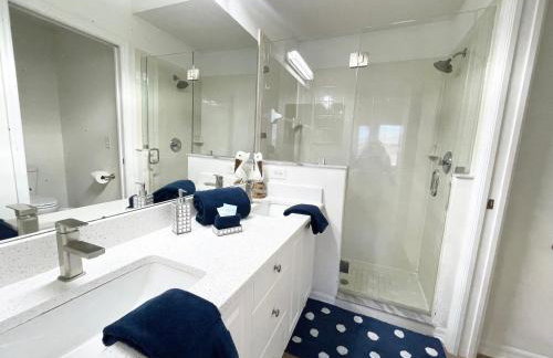 556 Gorgeous home with Pool and Spa Not Overlooked at Back 3 Bedrooms and 2 Full Bathrooms - Foto 16