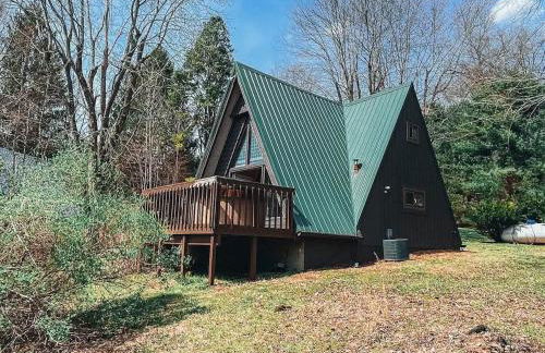 Edgewater Escape, Hocking Hills, Hot Tub, Pond - Photo 13