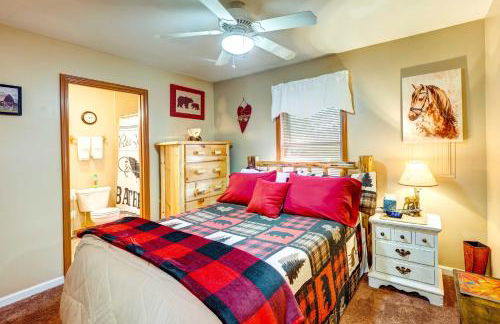 Scenic Marble Cabin with Fire Pit! - Foto 11