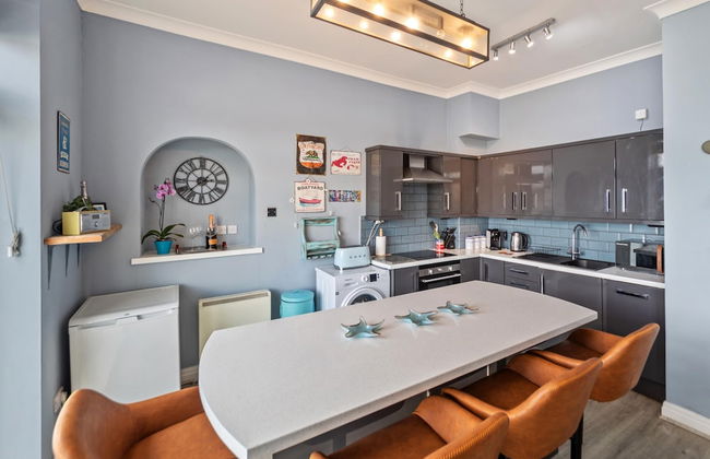 Royal Victoria Court 11 - Sea and Harbour Views - Photo 19