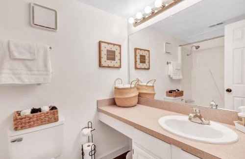 Modern Designed, Lakefront Home in Garland - Foto 25