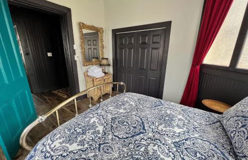 Historic, Stylish Getaway 2 blocks from Waterfront - Foto 17