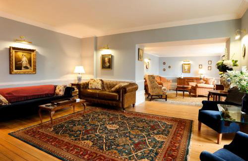 Ridge Hall - Photo 5