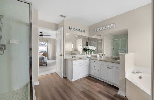 New Listing Pool and Game Room 4BR - Foto 35