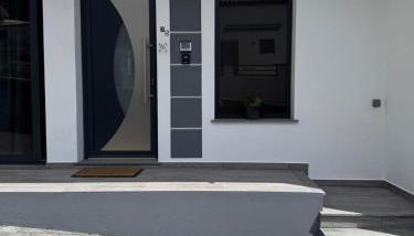 B - Elegent 2 Bedroom Modern Townhouse - Foto 2