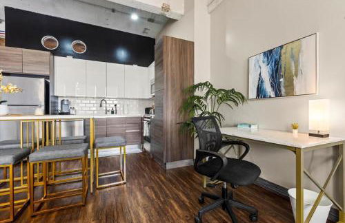 Heart of Downtown Dallas 2BR 2BA Getaway - Photo 31